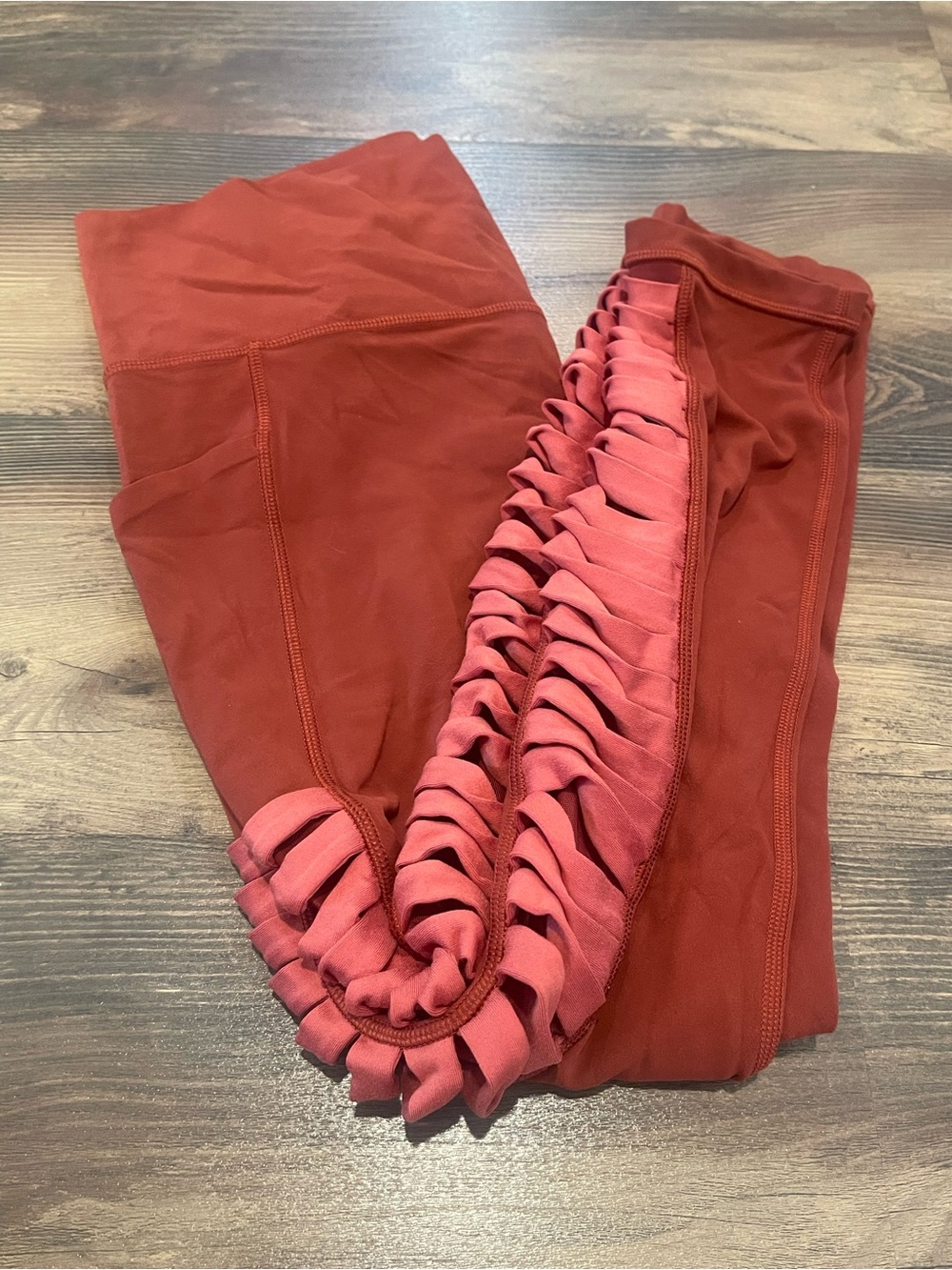 Athleta Salutation 7/8 Tight Powervita Ruched Leggings Red Size Large